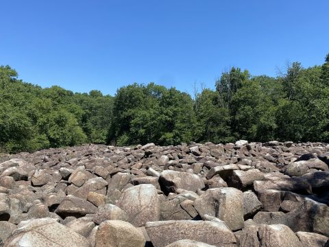 You'd Never Know One Of The Most Incredible Natural Wonders In Pennsylvania Is Hiding In This Tiny Park