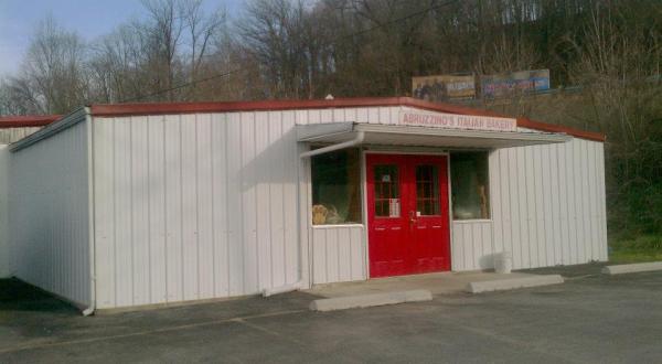 Some Of The Most Mouthwatering Pepperoni Rolls In The West Virginia Are Served At This Unassuming Local Gem