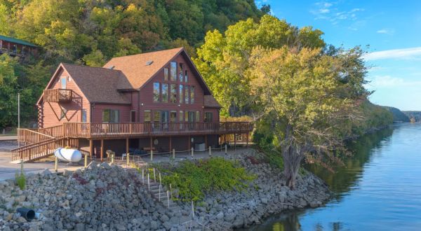 Perched Right On The Mississippi River, This Iowa Cabin Is The Ultimate Getaway Destination