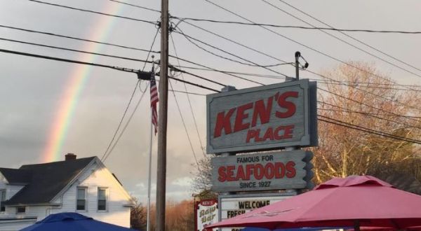 This Tiny Restaurant In Maine Always Has A Line Out The Door, And There’s A Reason Why