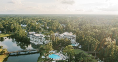 The South Carolina Resort Where You Can Explore A 5-Story Treehouse, Roast S'mores, And More This Winter