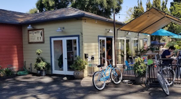 It Should Be Illegal To Drive Through Carpinteria, California Without Stopping At Lucky Llama Coffee House