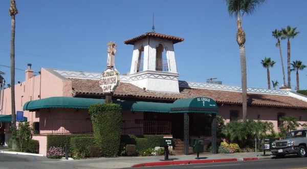 The Unique Restaurant In Southern California Where Every Order Comes With Free Pecan Pralines