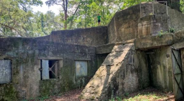 The Creepiest Hike In South Carolina Takes You Through The Ruins Of An Abandoned Fort