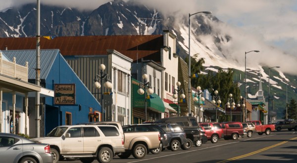 This Walkable Stretch Of Shops And Restaurants In Small-Town Alaska Is The Perfect Day Trip Destination