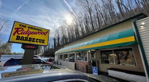 Some Of The Most Mouthwatering BBQ In Tennessee Is Served At This Unassuming Local Gem