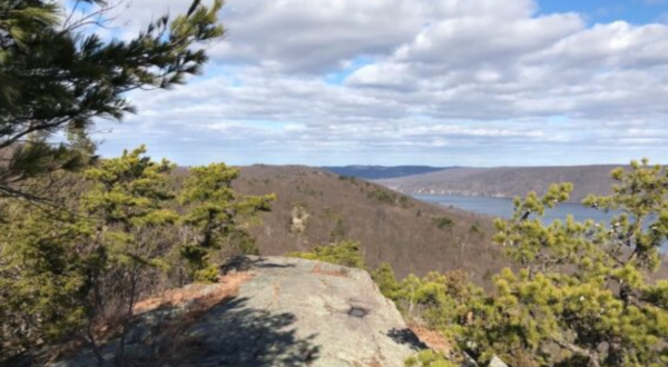 The Marvelous 8-Mile Trail In New Jersey Leads Adventurers To A Little-Known Overlook