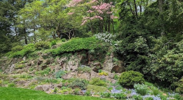 You’d Never Know One Of The Most Incredible Natural Wonders In New Jersey Is Hiding In This Tiny Park