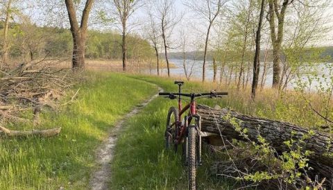The Marvelous 7-Mile Trail In Iowa Leads Adventurers To A Little-Known Waterfront