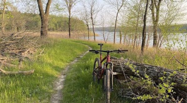 The Marvelous 7-Mile Trail In Iowa Leads Adventurers To A Little-Known Waterfront