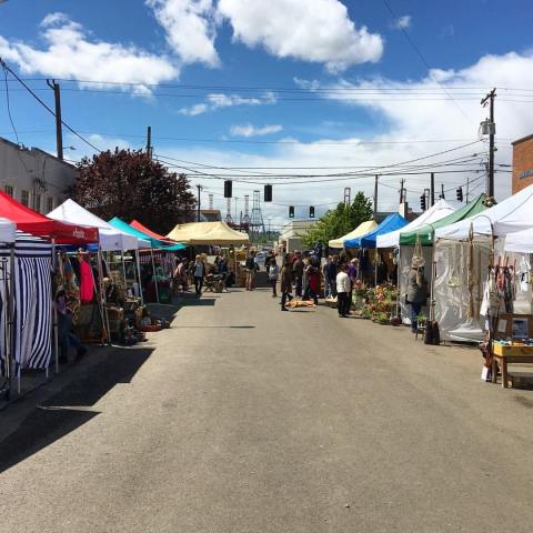 There Is A Year-Round Flea Market In Washington With More Than 60 Merchants On-Site