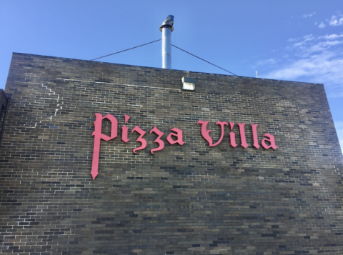 You'll Love Visiting Pizza Villa, An Illinois Restaurant Loaded With Local History