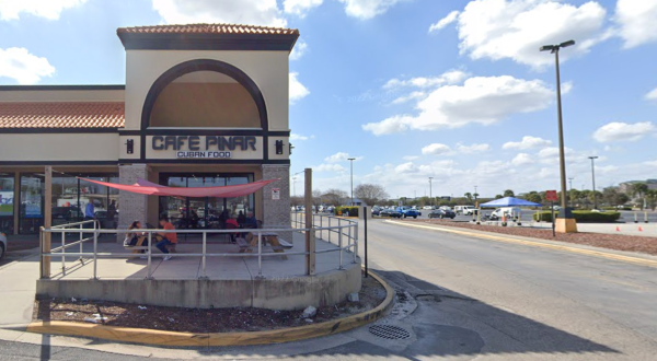 The Cafeteria-Style Restaurant With Some Of The Best Home-Cooked Food In Florida