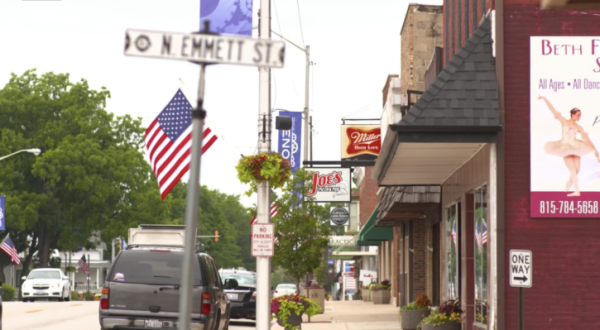 This Friendly Town In Illinois Is The Perfect Day Trip Destination