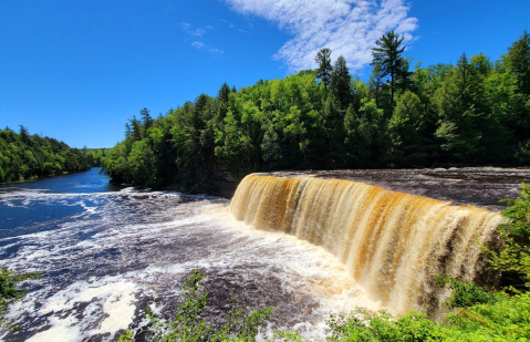 Discover A Little-Known Natural Wonder In Michigan On The 1.5-Mile Tahquamenon Falls Upper Falls Loop Trail