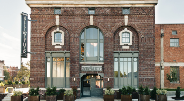 This Historic Kentucky Hotel Transports Guests To The Glitz And Glam Of The Roaring ’20s
