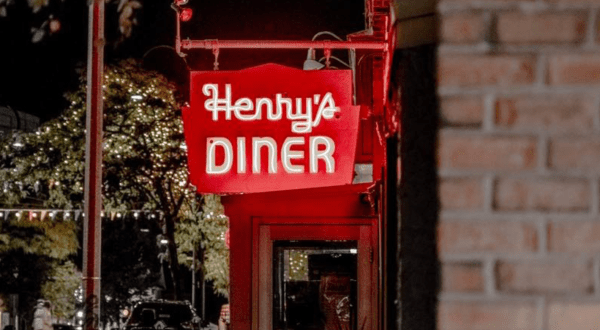 Open For More Than Half A Century, Dining At Henry’s Diner In Vermont Is Always A Timeless Experience