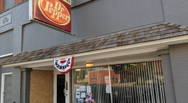 Some Of The Most Mouthwatering Food In Kansas Is Served At This Unassuming Local Gem