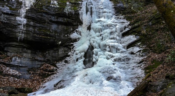The Marvelous 1-Mile Trail In Tennessee Leads Adventurers To A Little-Known Waterfall