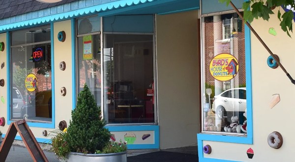 People Are Going Wild Over The Handmade Donuts At This Small West Virginia Cake Shop