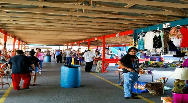 Bussey’s Is A Charming, Out-Of-The-Way Flea Market In Texas