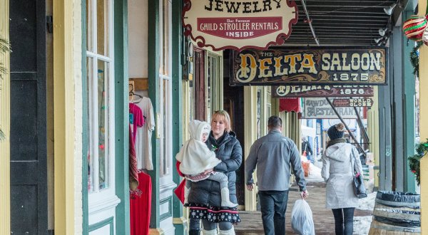 This Walkable Stretch Of Shops And Restaurants In Small-Town Nevada Is The Perfect Day Trip Destination