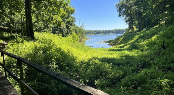 This 1.7-Mile Hike In Indiana Leads You To Amazing Views Of The Dreamiest Swimming Hole