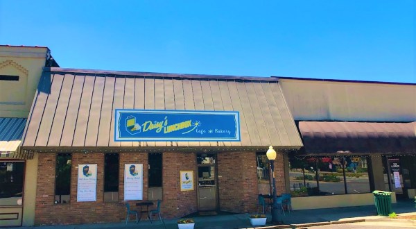 The Family-Owned Restaurant In Arkansas Where Every Order Comes With A Free Homemade Cinnamon Roll