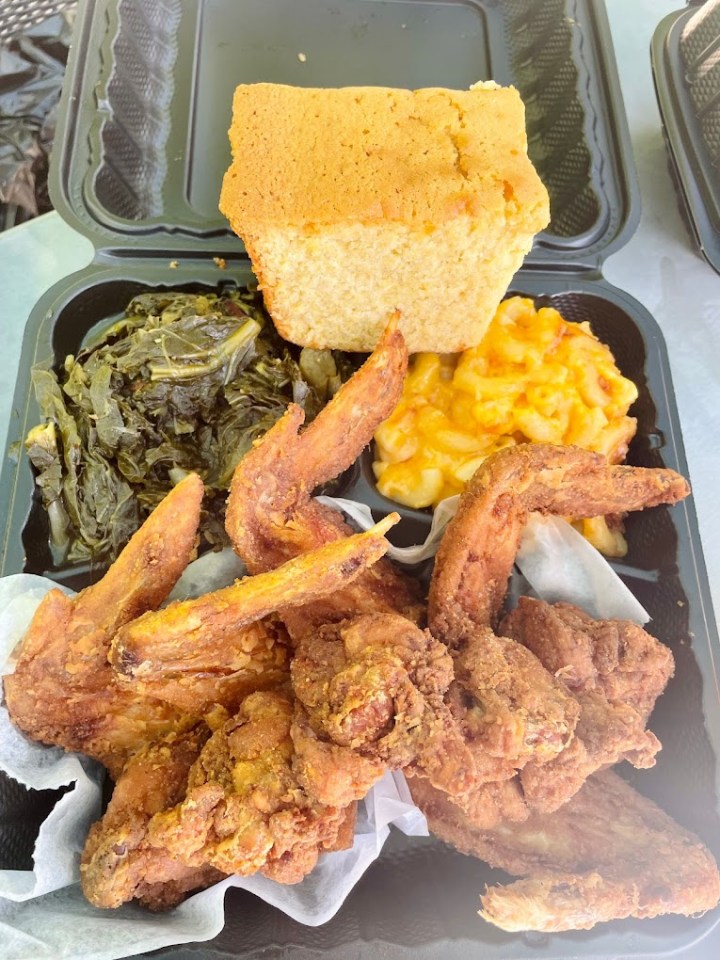 Ralph's Deep Fried Chicken Wings (comes with two sides and your choice of bread (honey butter biscuit or cast iron corn bread)