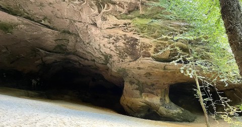 The Marvelous 8.3-Mile Trail In Kentucky Leads Adventurers To A Little-Known Sand Cave