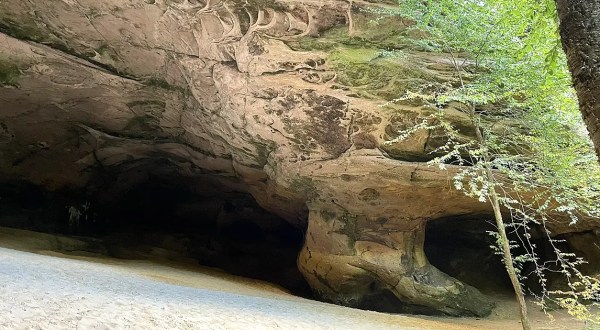 The Marvelous 8.3-Mile Trail In Kentucky Leads Adventurers To A Little-Known Sand Cave
