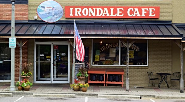 Open For More Than Half A Century, Dining At Irondale Cafe In Alabama Is Always A Timeless Experience