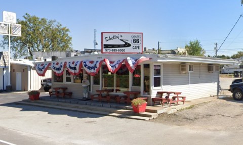 You Can Order A Hearty Meal At This Old School Eatery In Missouri