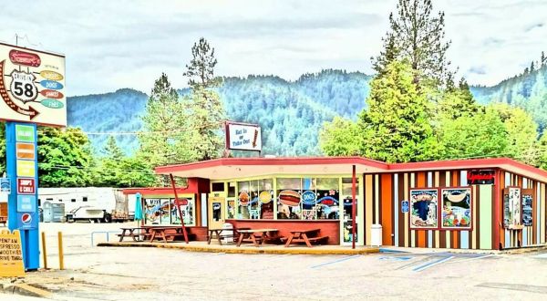 It Should Be Illegal To Drive Through Oakridge, Oregon Without Stopping At Stewart’s 58 Drive-In Restaurant