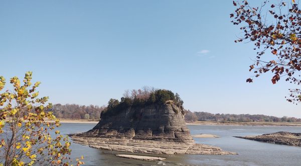 A Bit Of An Unexpected Natural Wonder, Few People Know There Is A Rock Tower Hiding In Missouri