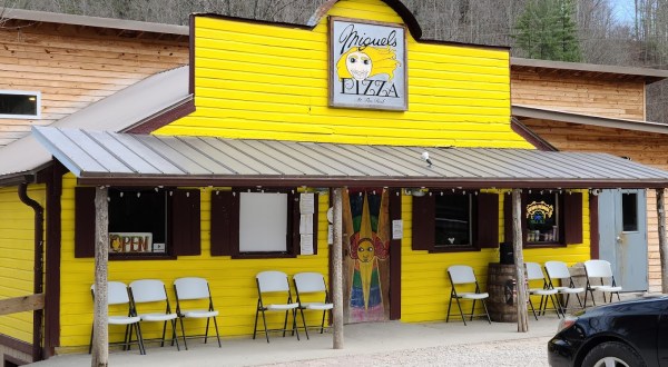 A Menu Mainstay For Decades, You Have To Try The Pizza Sandwich From This Small-Town Restaurant In Kentucky