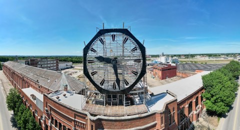 One Of The World's Largest Clocks Is Visible From Downtown Louisville, Kentucky