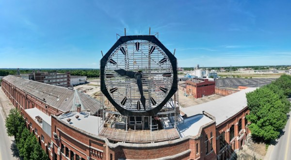 One Of The World’s Largest Clocks Is Visible From Downtown Louisville, Kentucky