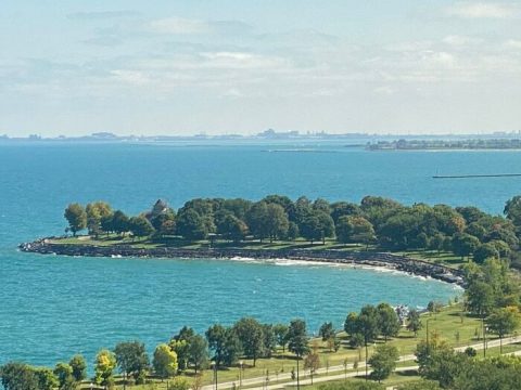 You Can Bird Watch, Meditate, And Have A Romantic Lakeside Date At This Rare Illinois Park Within Chicago