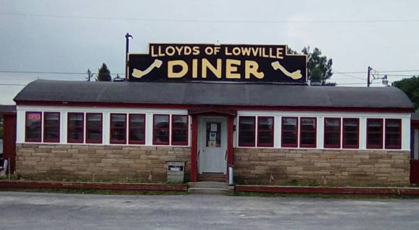 It Should Be Illegal To Drive Through Lowville, NY Without Stopping At Lloyd’s Of Lowville Diner