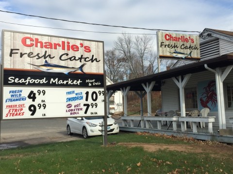 Enjoy The Freshest Fish At At This One-Of-A-Kind Seafood Restaurant In Connecticut