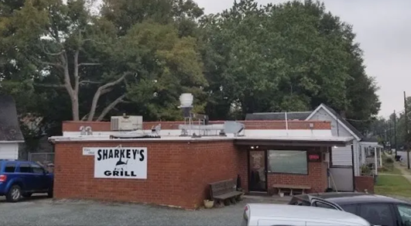 Open For More Than Half A Century, Dining At The Old Sharkey’s Grill In North Carolina Is Always A Timeless Experience
