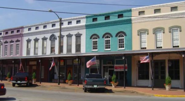 Here Are 7 of The Most Beautiful, Charming Small Towns In Mississippi