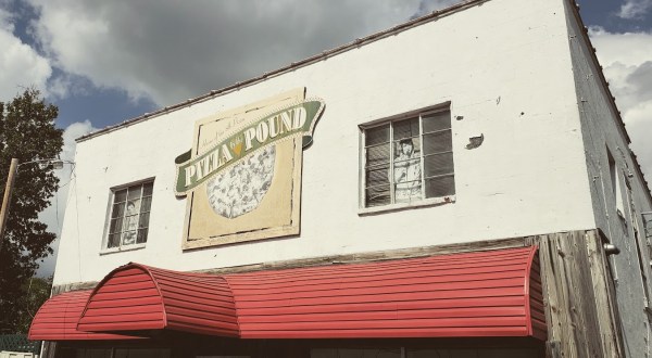 Order Pizza By The Pound At This Fan-Favorite Pizzeria In Paducah, Kentucky