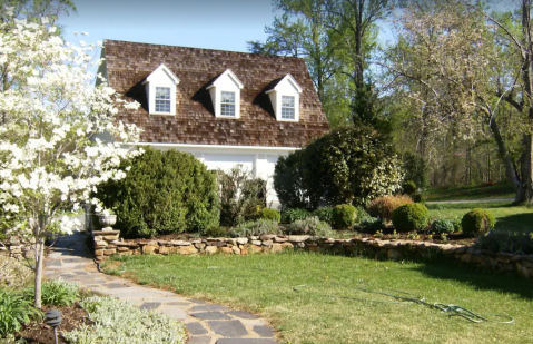 You'll Never Forget Your Stay At This Charming Home In Virginia Close To Wineries