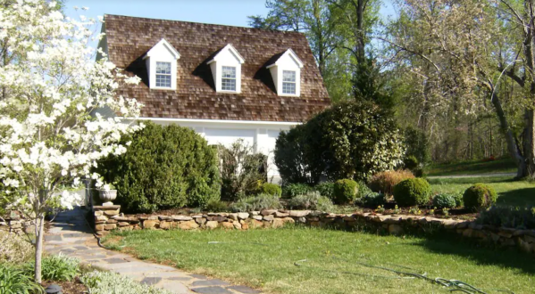 You’ll Never Forget Your Stay At This Charming Home In Virginia Close To Wineries