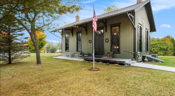 This Michigan Train Depot Is An Airbnb And You Have To Check It Out