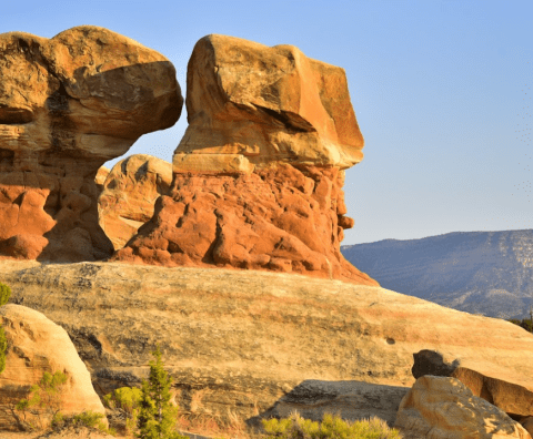 Spend An Hour Exploring Dozens Of Sandstone Formations In Utah’s Grand Staircase-Escalante National Monument