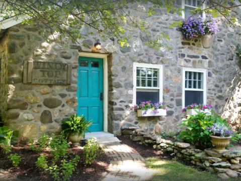Spend The Night In This Former Servant's Cottage For A One-Of-A-Kind Getaway In Connecticut