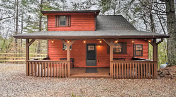 This Charming Mountain Cabin In Georgia Is The Perfect Place For A Relaxing Getaway